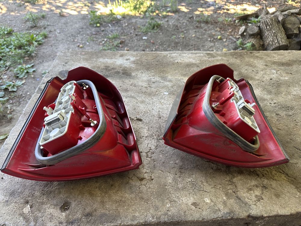 Farois trazeiros e espelhos de audi A4 avant 1998