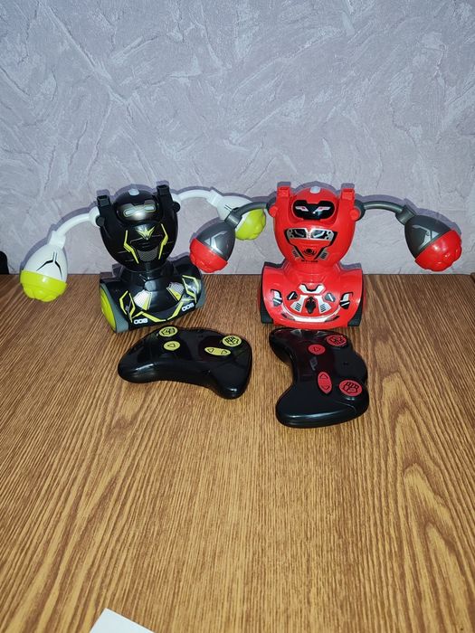 Роботи боксери  Silverlit. Інтерактивний робот.