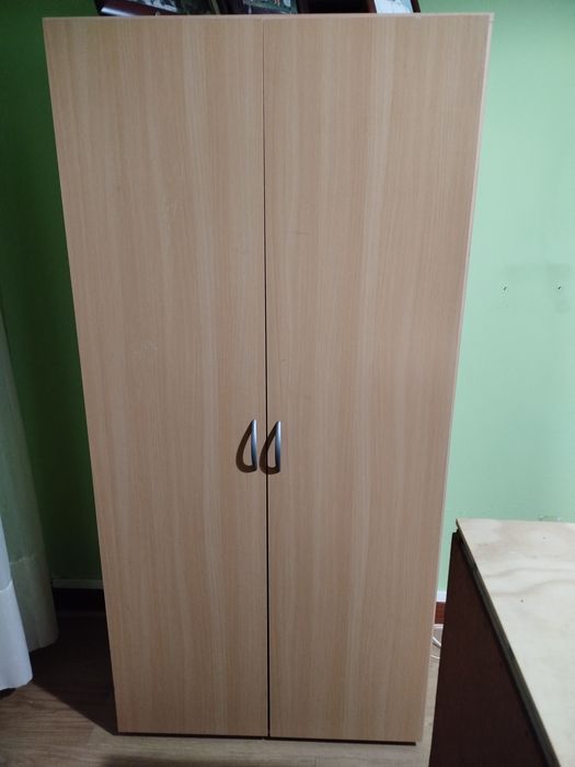 Armário de madeira com 3 prateleiras (s/o conteúdo)