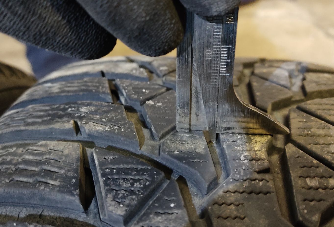 Cztery opony zimowe Nokian WR D4 215/60R16