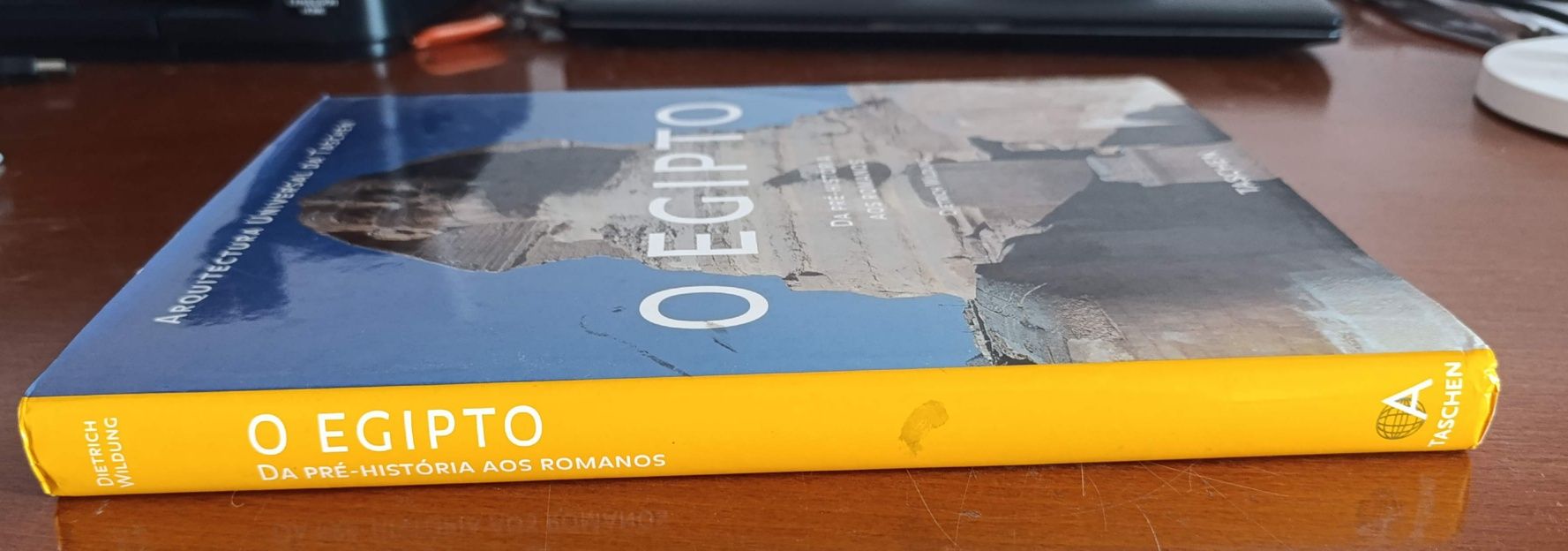 O Egipto - Dietrich Wildung
Da Pré-História aos Romanos 
Capa dura