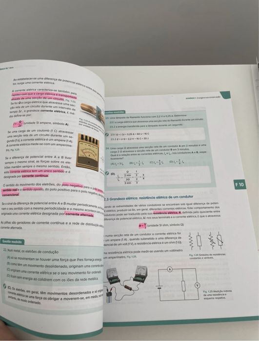 Livro preparação exame 11º Exame Física e Química