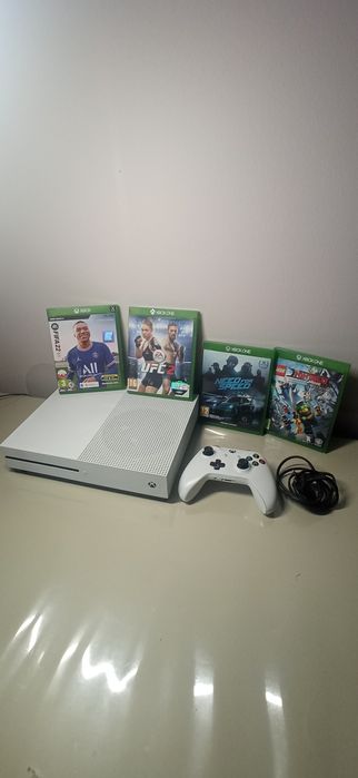 Xbox one s 1TB + pad + 4 gry