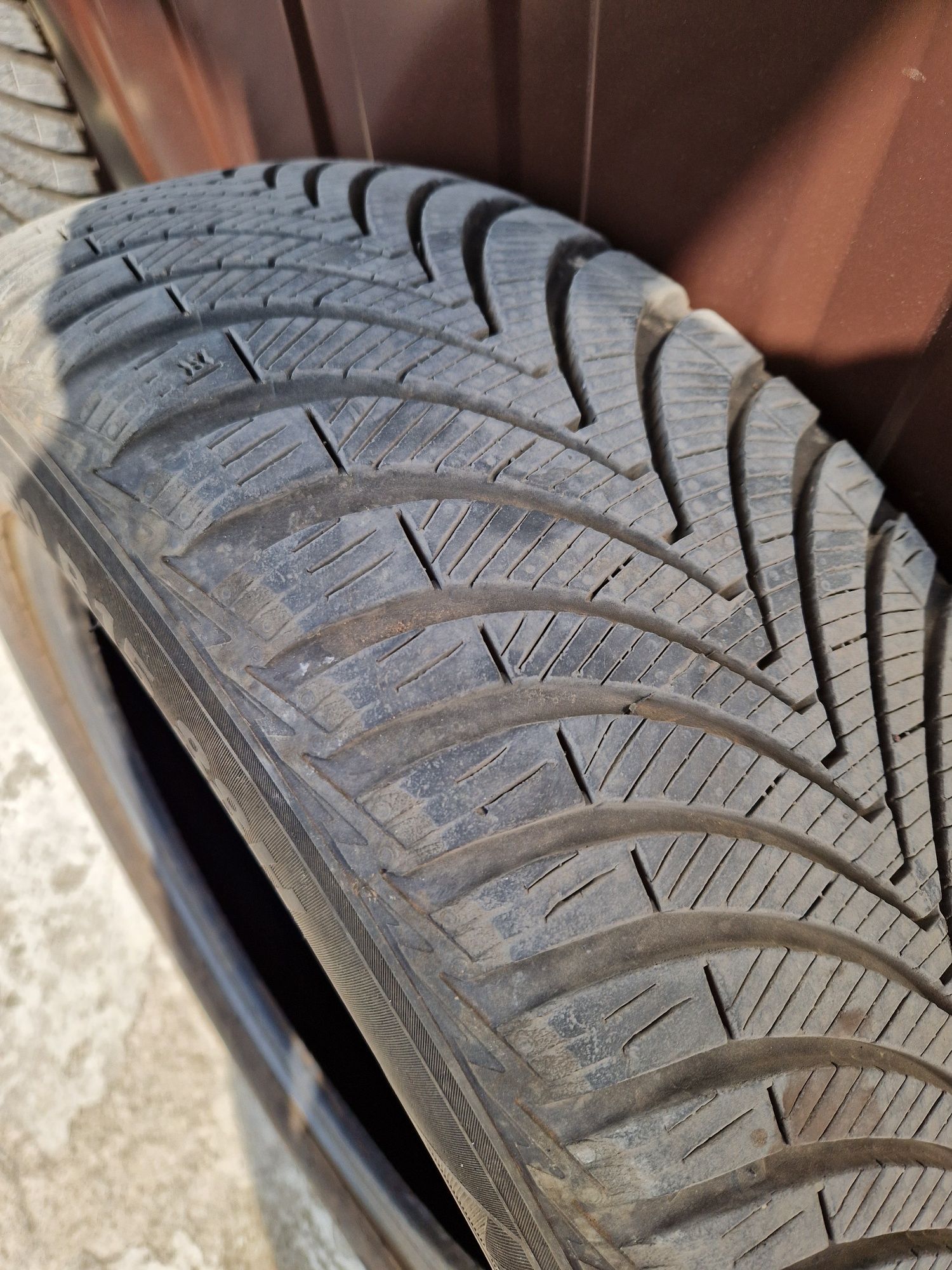 Opony całoroczne KUMHO 185/60 R15 jak Nowe komplet