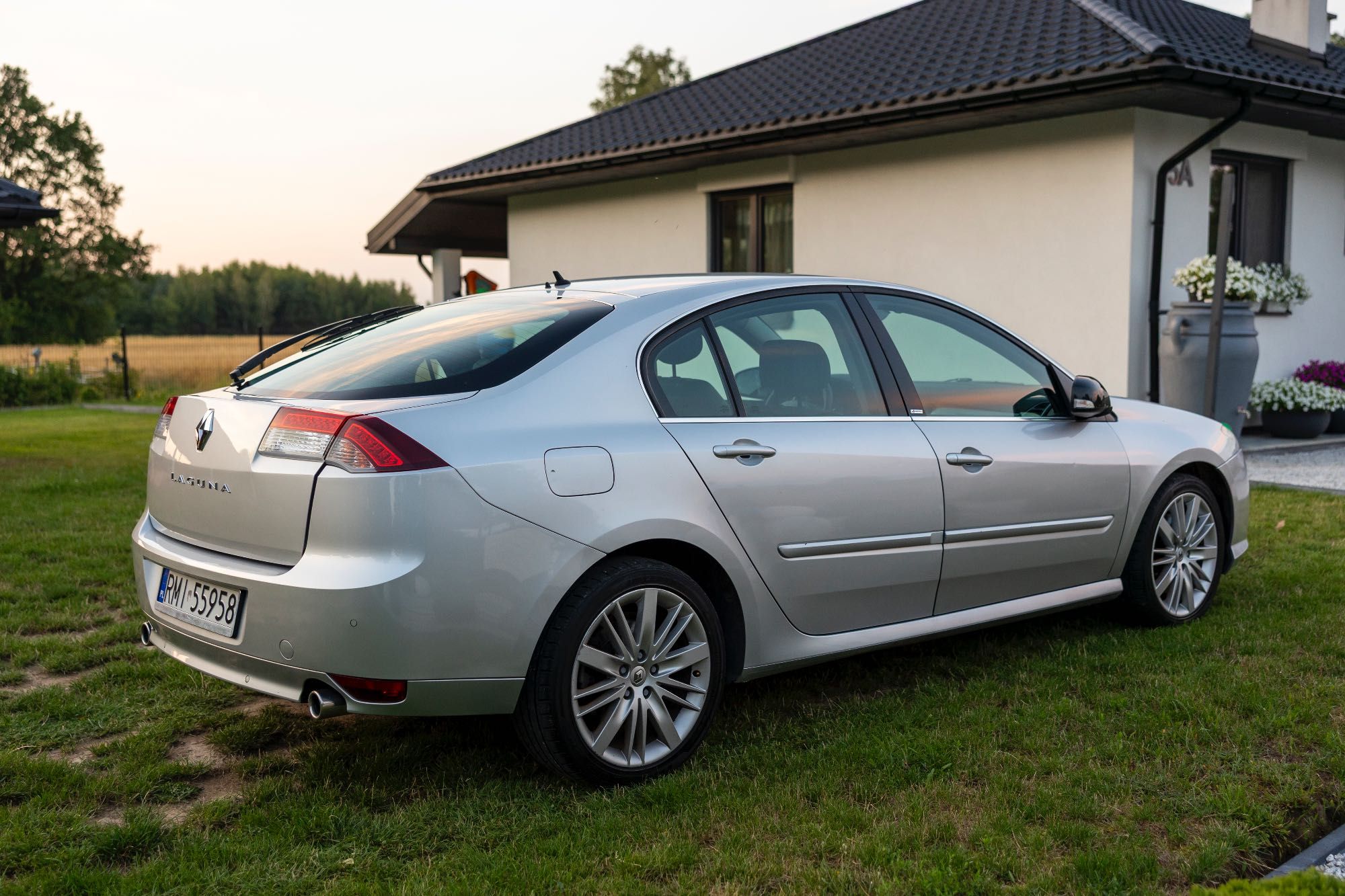 Renault Laguna III 2.0 dCi 4Control | 2010 | 193 tys. km |