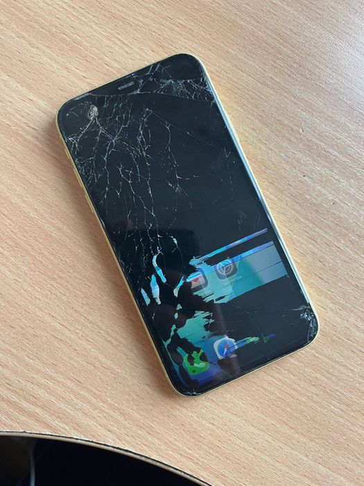 Apple Iphone 11 Yellow 64GB Bypass на запчастини