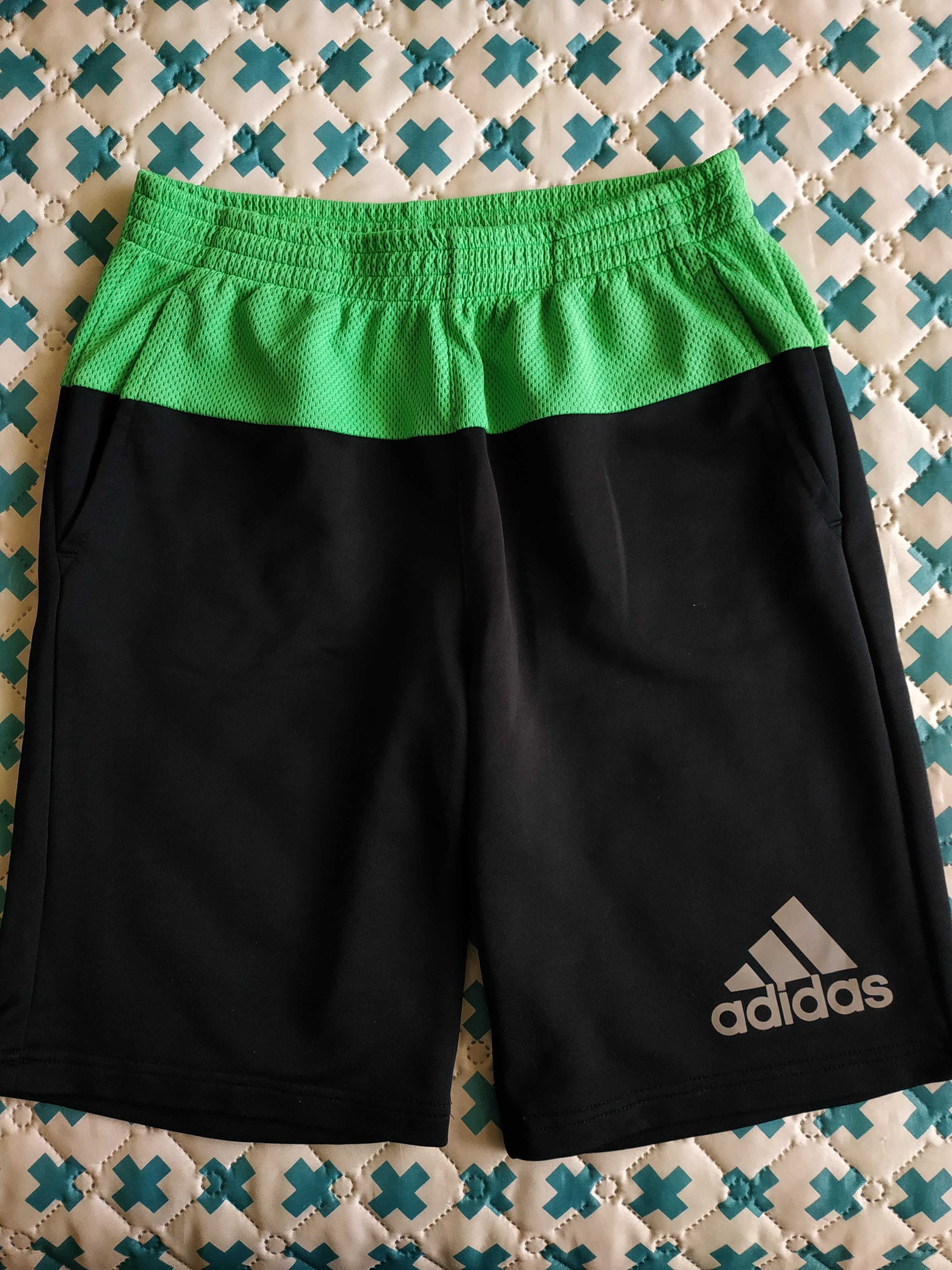 Equipamento ( calções e t-shirt ) da Adidas - 13/14 Anos