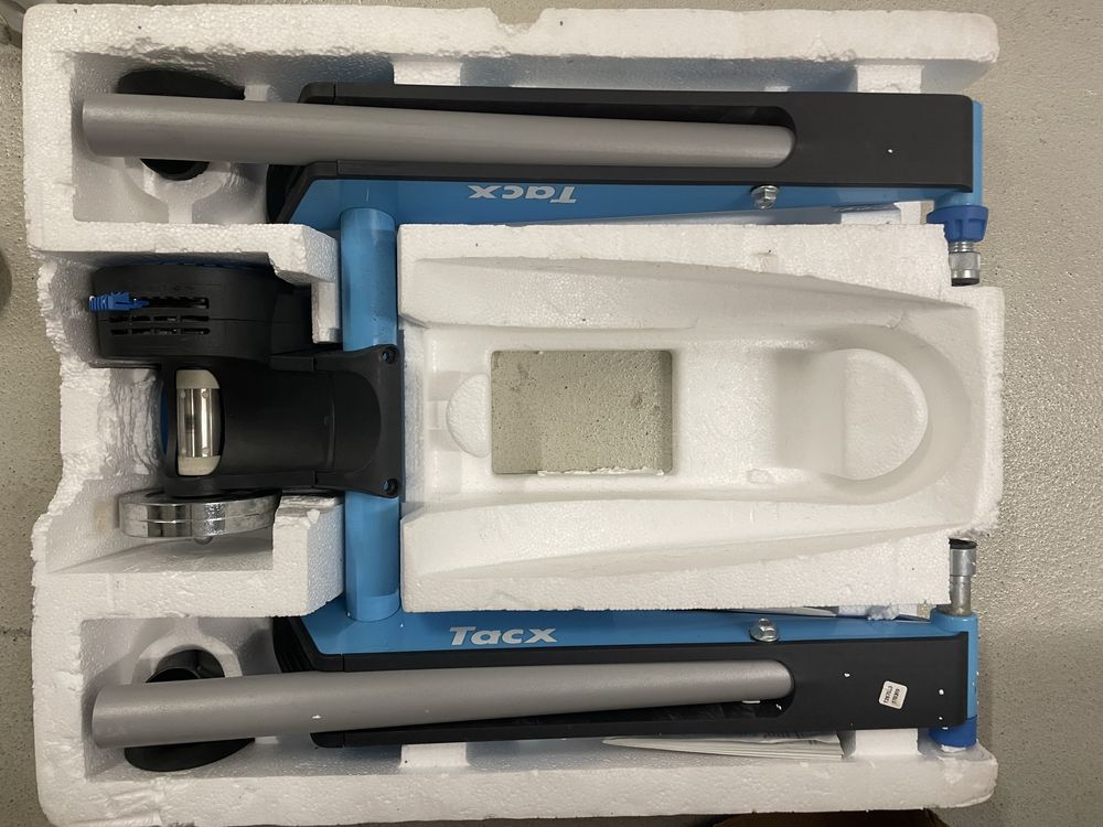 Trenażer rowerowy GARMIN TACX Blue Twist