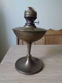 Stara mosiężna lampa naftowa