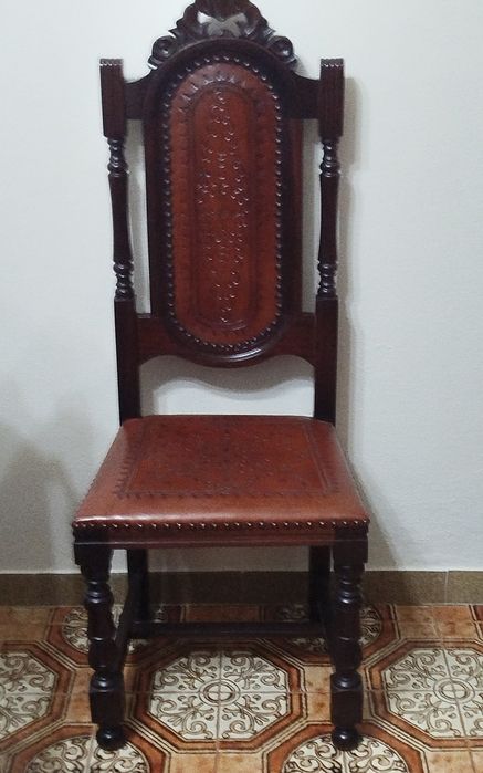 Conjunto de mesa de sala com 6 cadeiras