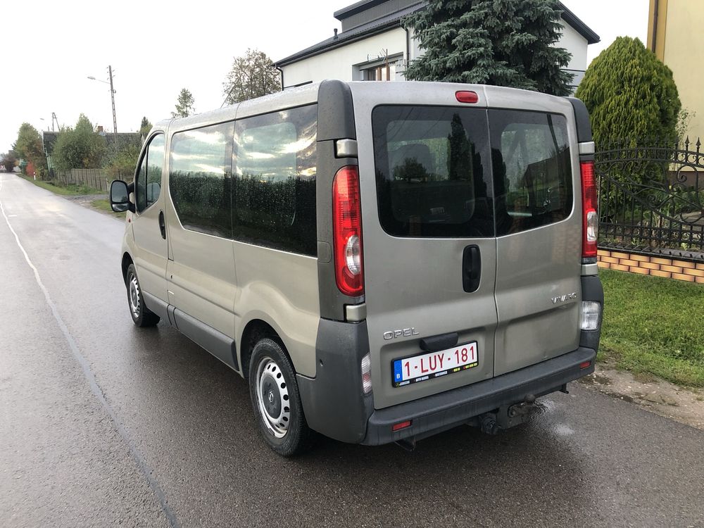 Opel Vivaro 2.0 115KM 9 osobowy 233tys.km Trafic osobówka transporter