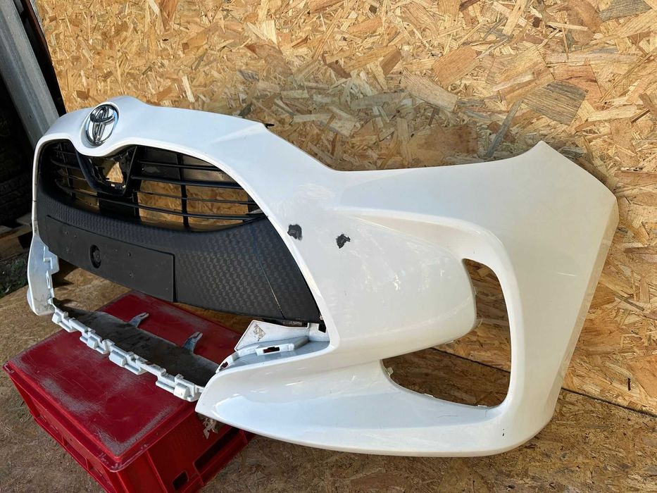 Toyota Yaris IV 4 20- zderzak przedni przód cały