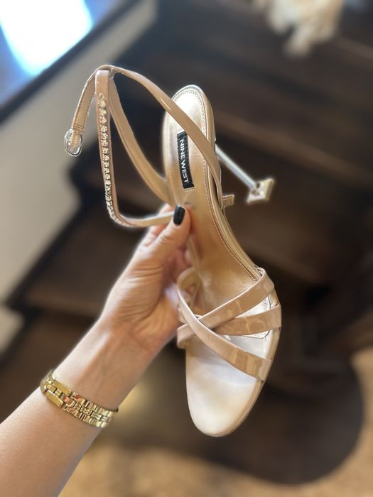 Босоніжки каблук