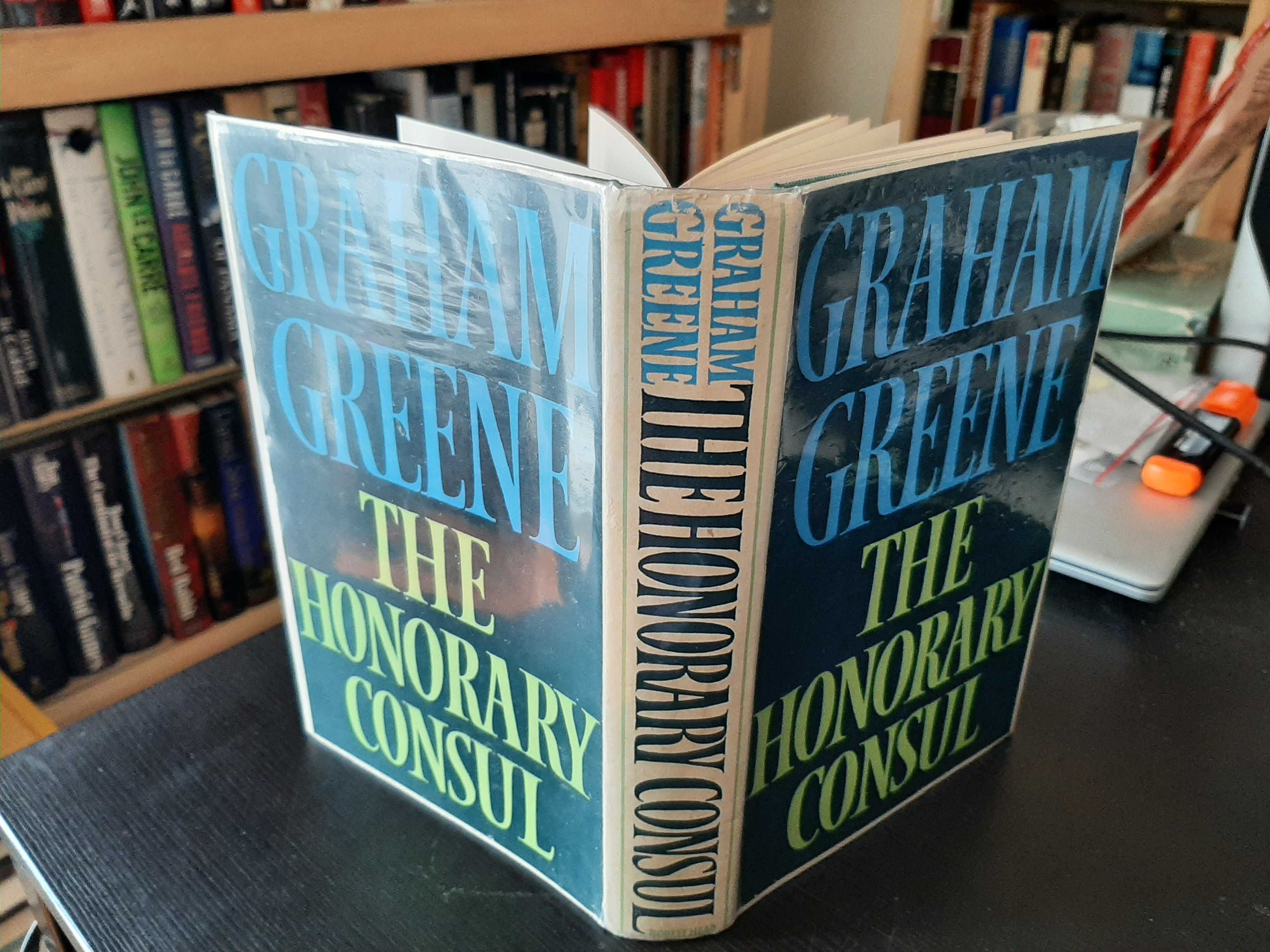 Graham Greene - The Honorary Consul  / John Le Carré - Smiley's People