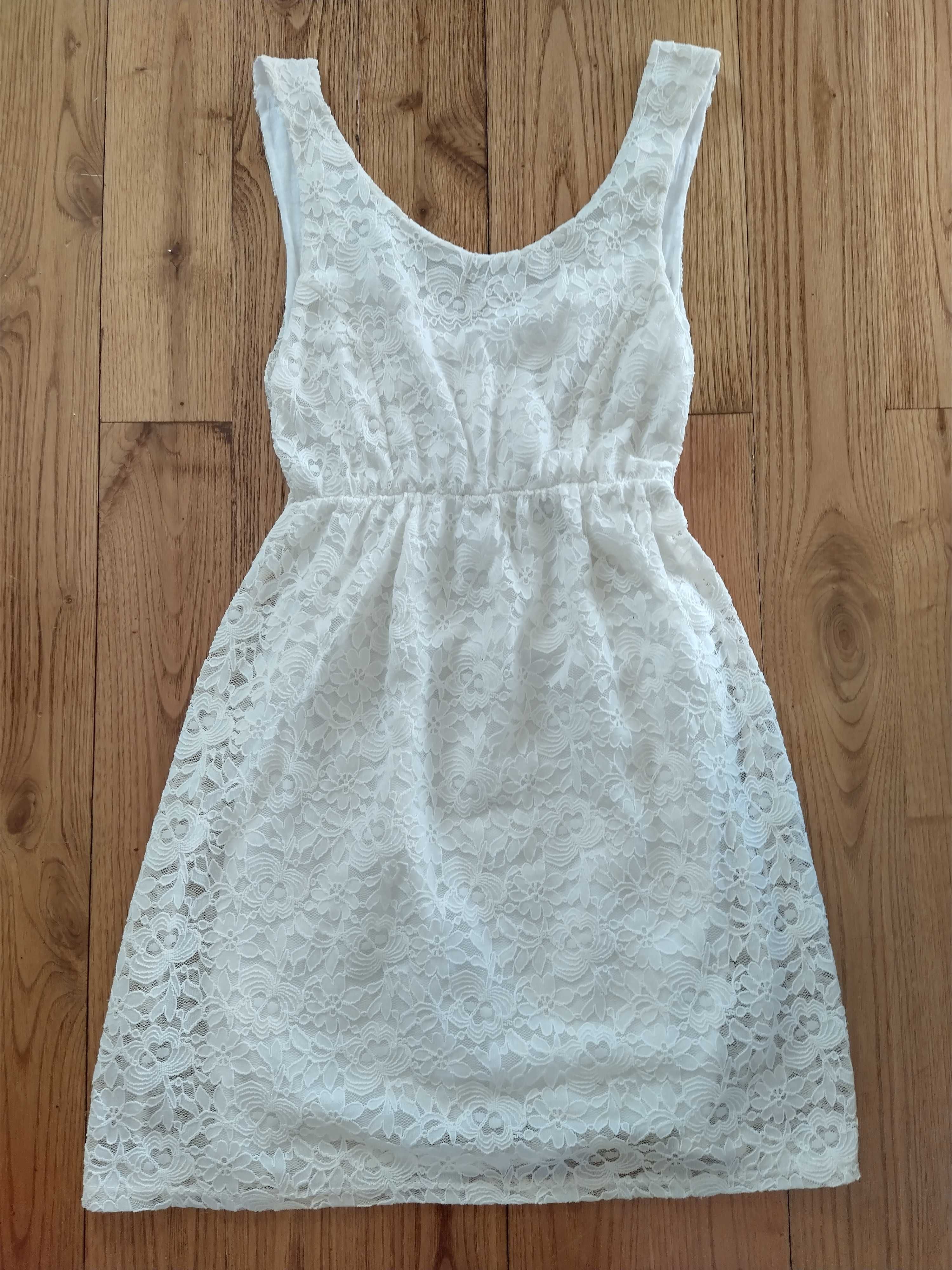 Vestido rendado curto