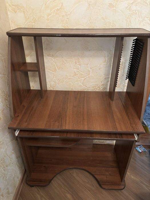 Продам комп'ютерний стіл