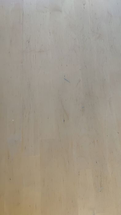 Drewniany stół z 4 krzesłami-rezerwacja