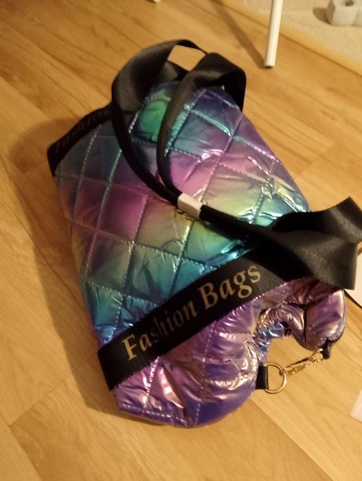 Nowa pikowana torebka na ramię w kolorze holo z Fashion Bags