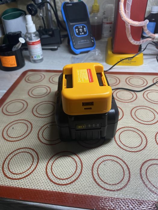 Адаптери на девольт