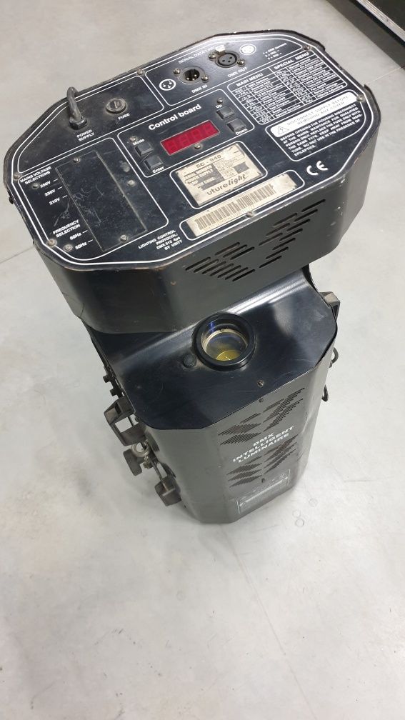 Skaner 1200W HMI. Prawdziwa armata do świecenia np na fasady budynków.