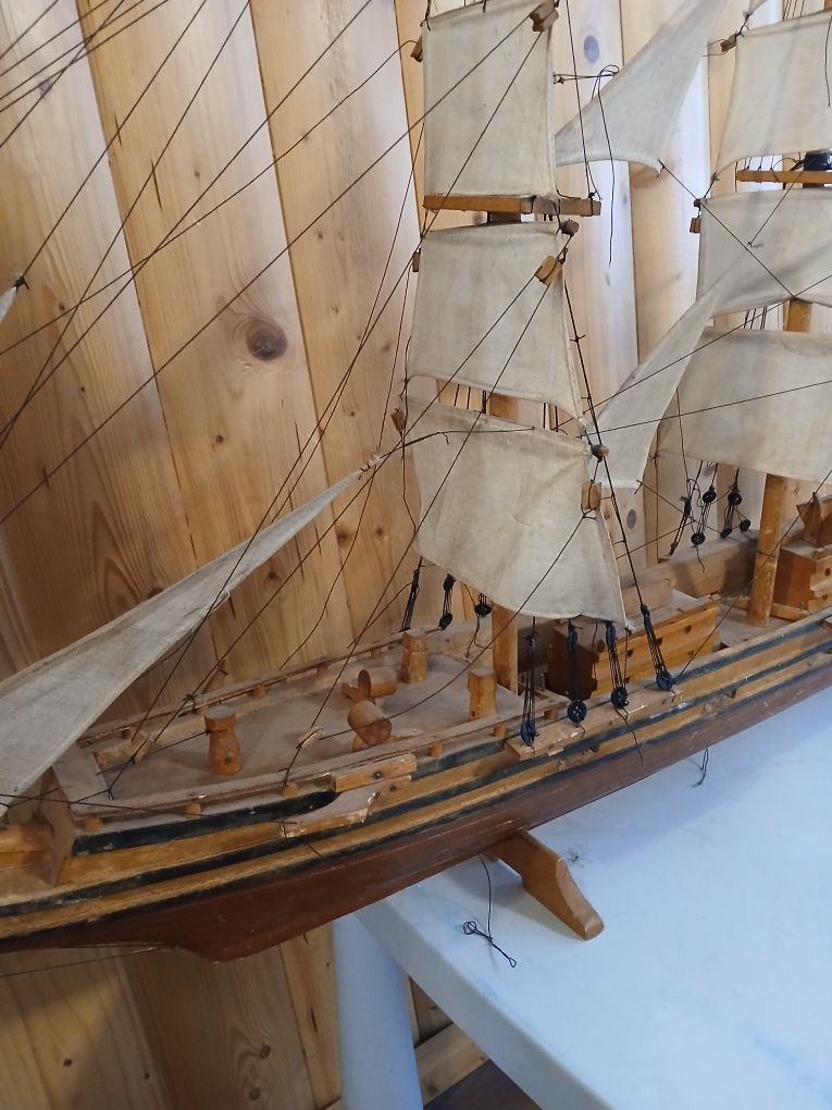 Model żaglowca drewnianego – ręcznie wykonany

Na sprzedaż unikalny, r