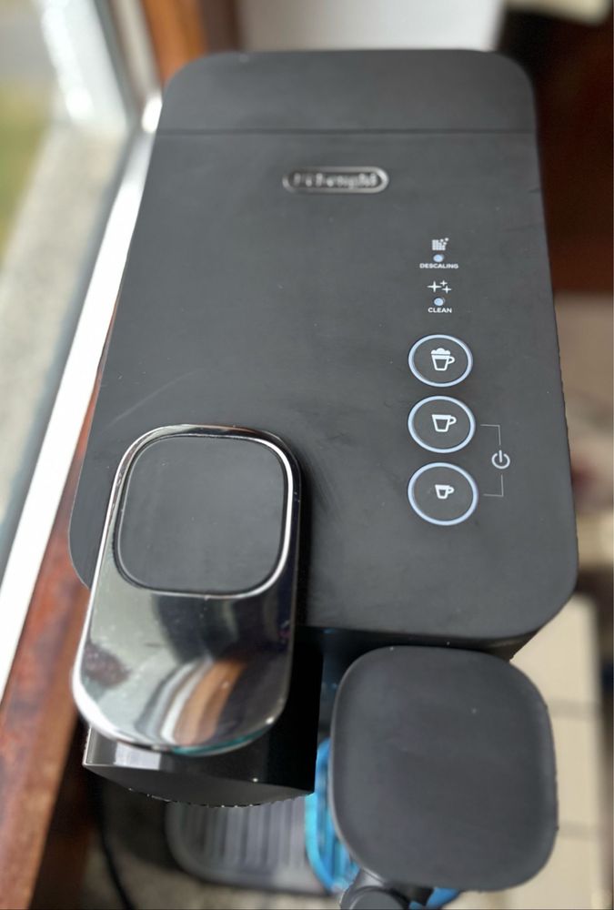 Máquina de Café DELONGHI Nespresso Lattissima One Evo EN510.B Preto