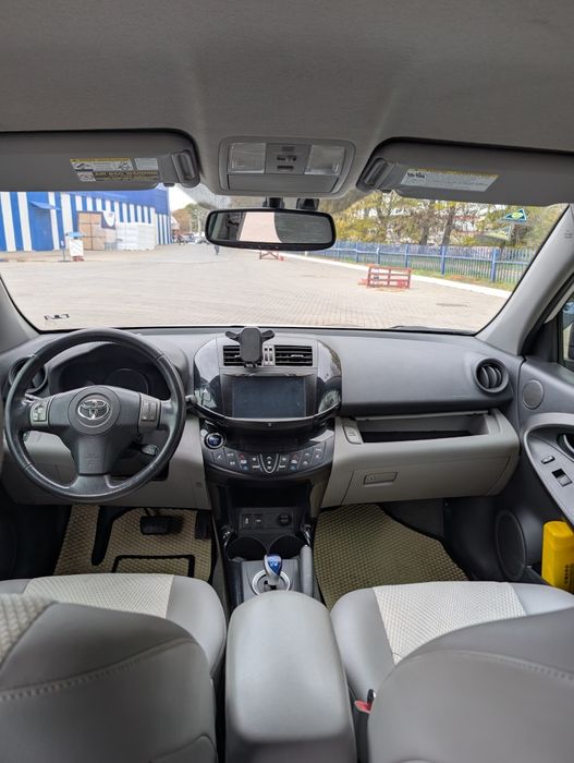 Продам Toyota RAV EV