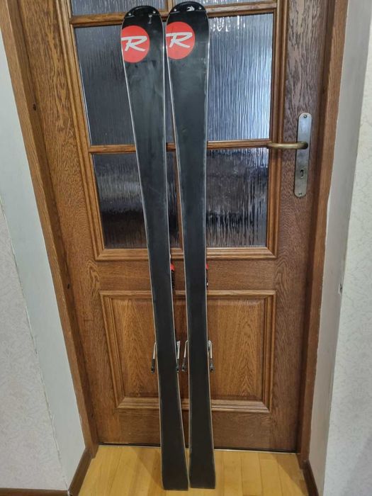 Лижі "ATOMIC, ROSSIGNIOL, DYNASTAR, SL, GS, FIS" ; щитки, черевики.