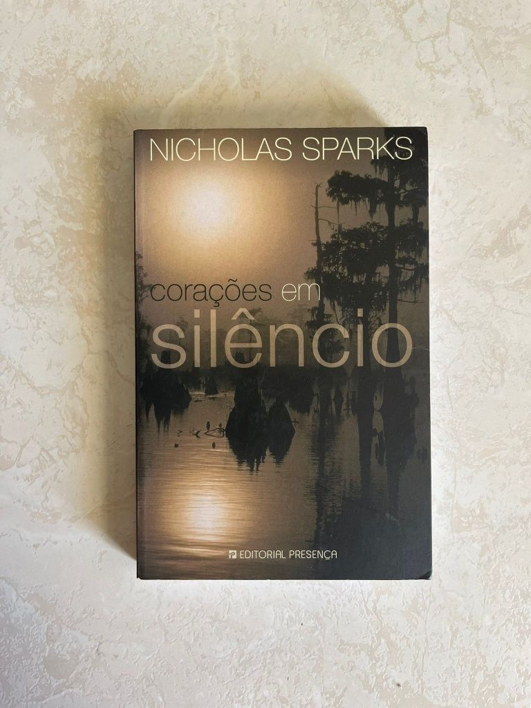 Livro de romance emocionante