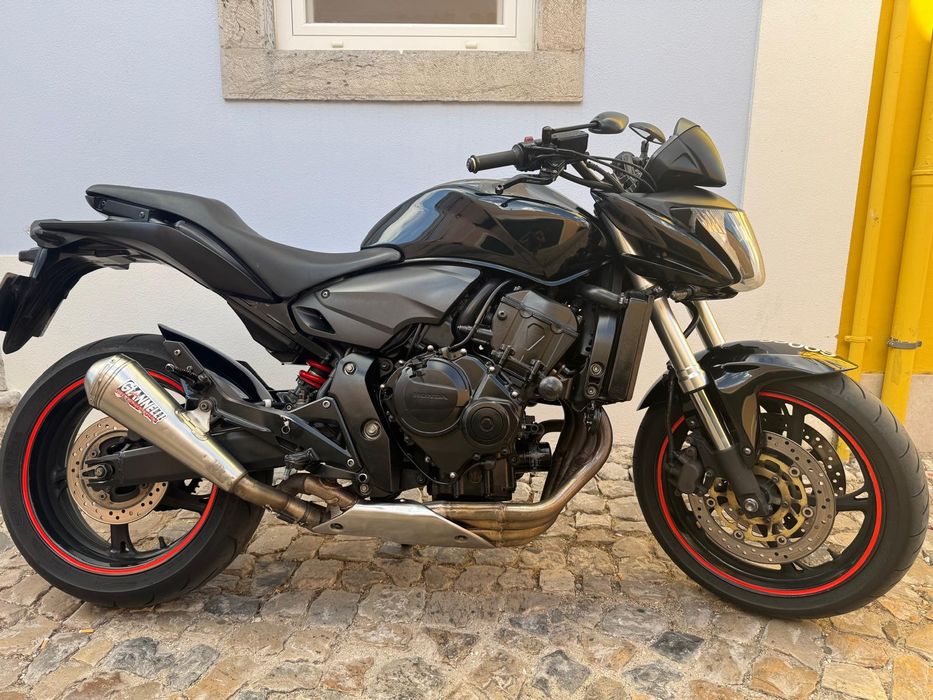 Hornet 2009 impecável
