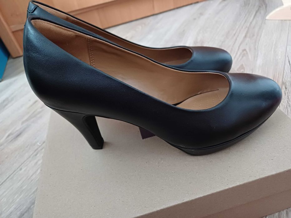 Clarks шкіряні туфлі нові 39р