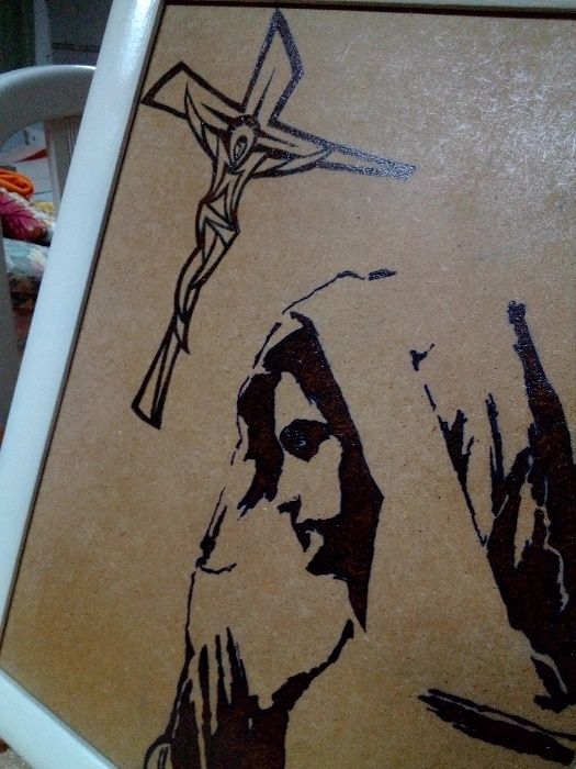 Quadro com imagem de nossa Senhora pirogravado