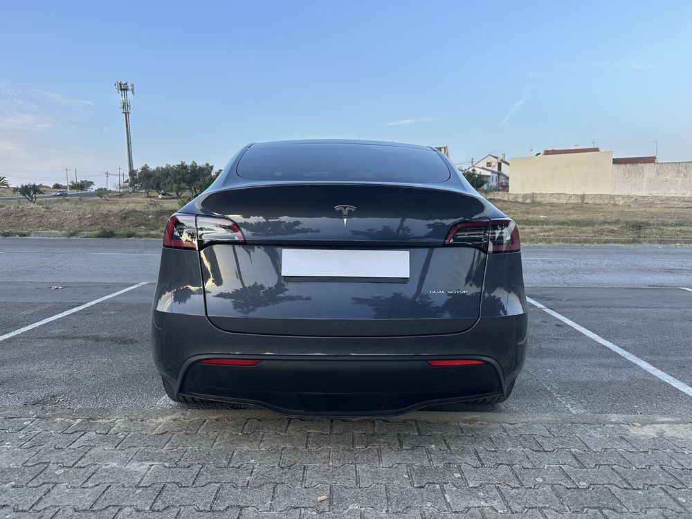 TESLA MODEL Y LONG RANGE DUAL MOTOR AWD( 45 mil kms )