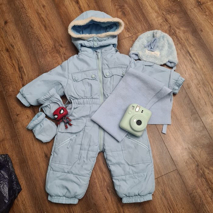Zimowy śniegowy kombinezon chłopięcy  z szalikiem i czapką