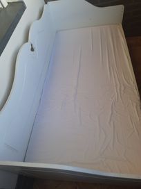 Oddam białe łóżko 80x160 z szufladą i z 2 materacami