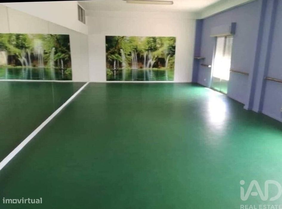 Loja / Estabelecimento Comercial em Monte Real e Carvide de 181,00 m2