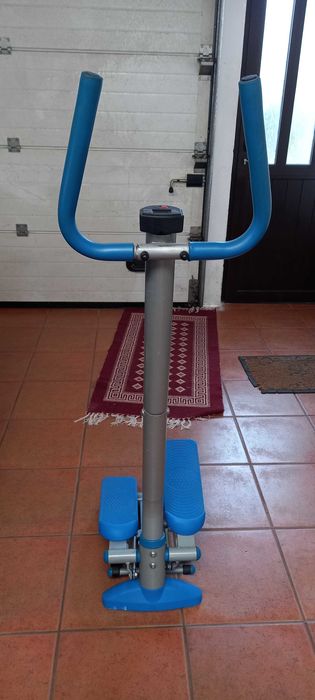 Stepper with high handlebars, arms and digital functions64286189655938124