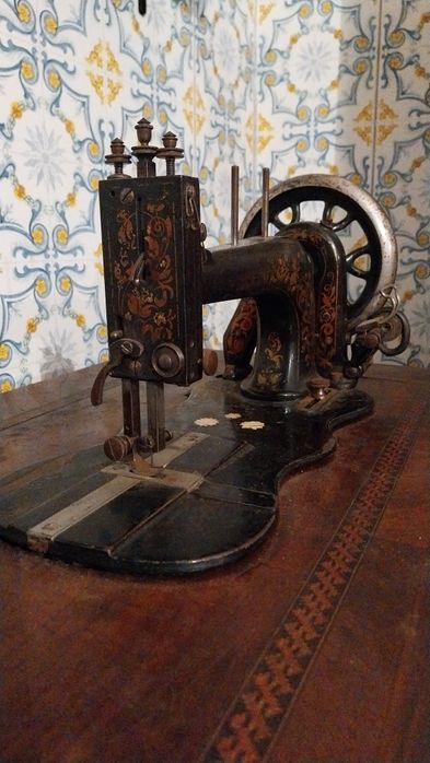 Maquina de costura antiga