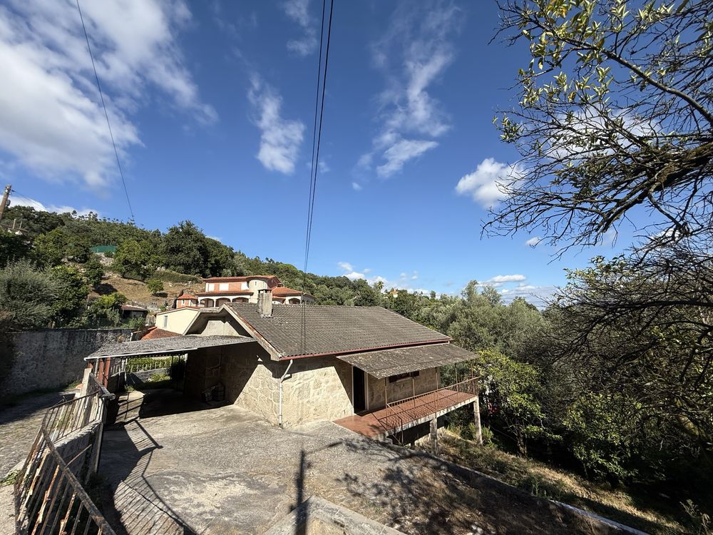 Moradia Rústica em Pedra | Terreno 1950 m | Besteiros - Amares (Braga)