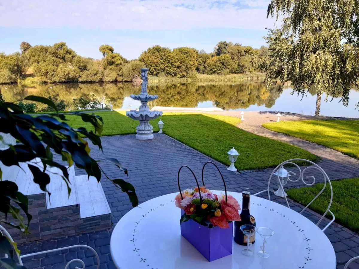 Продам ЛАКШЕРІ будинок 207 кв.м, Крюківщина, біля озера.