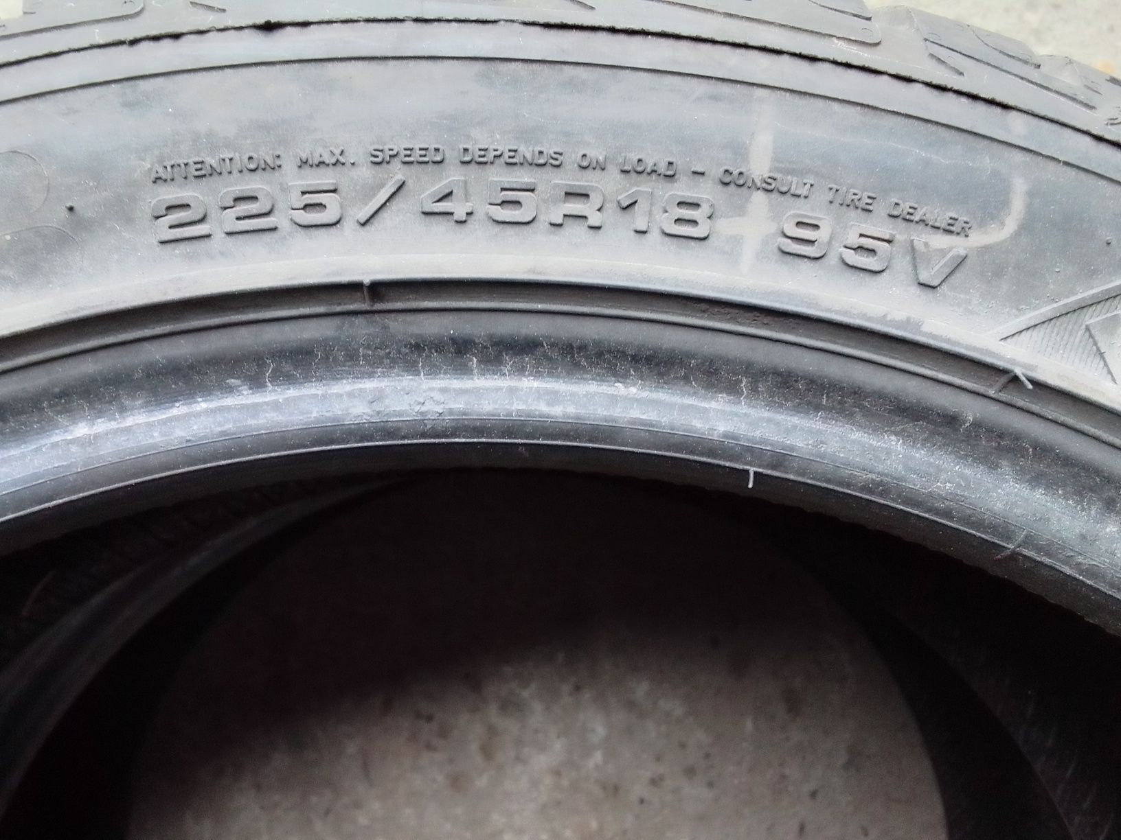 2 Opony zimowe 225/45r18 GOODYEAR 6mm
