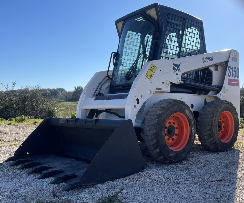 Bobcat S150 com 4 Acessórios