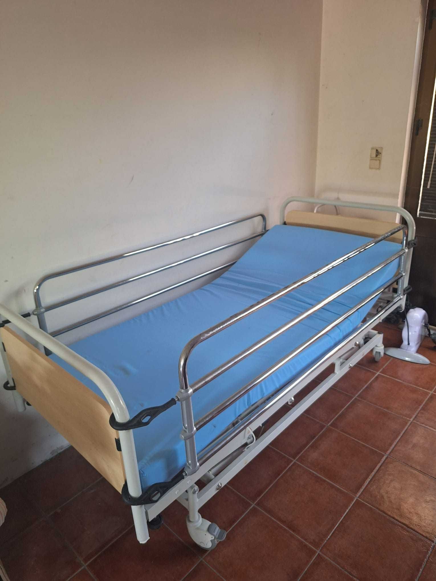 Cama articulada elétrica com colchão antiescaras