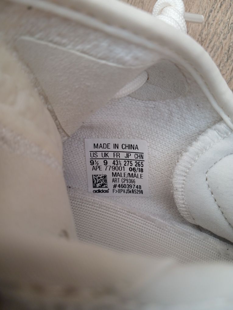 Кроссовки Adidas Yeezy Boost р 43 на 42 (28 см) ц 1650 гр отличн. сост