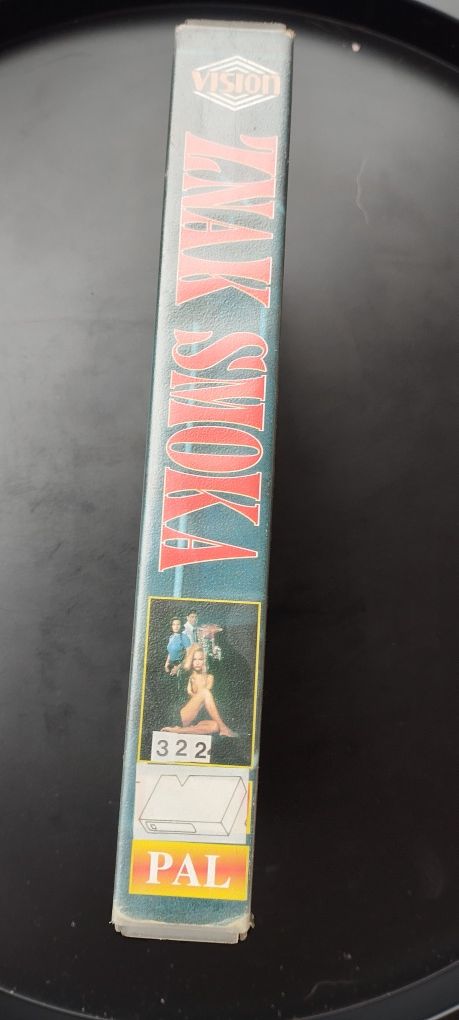 Kaseta VHS Znak smoka (Snapdragon, 1993) – thriller, Pamela Anderson