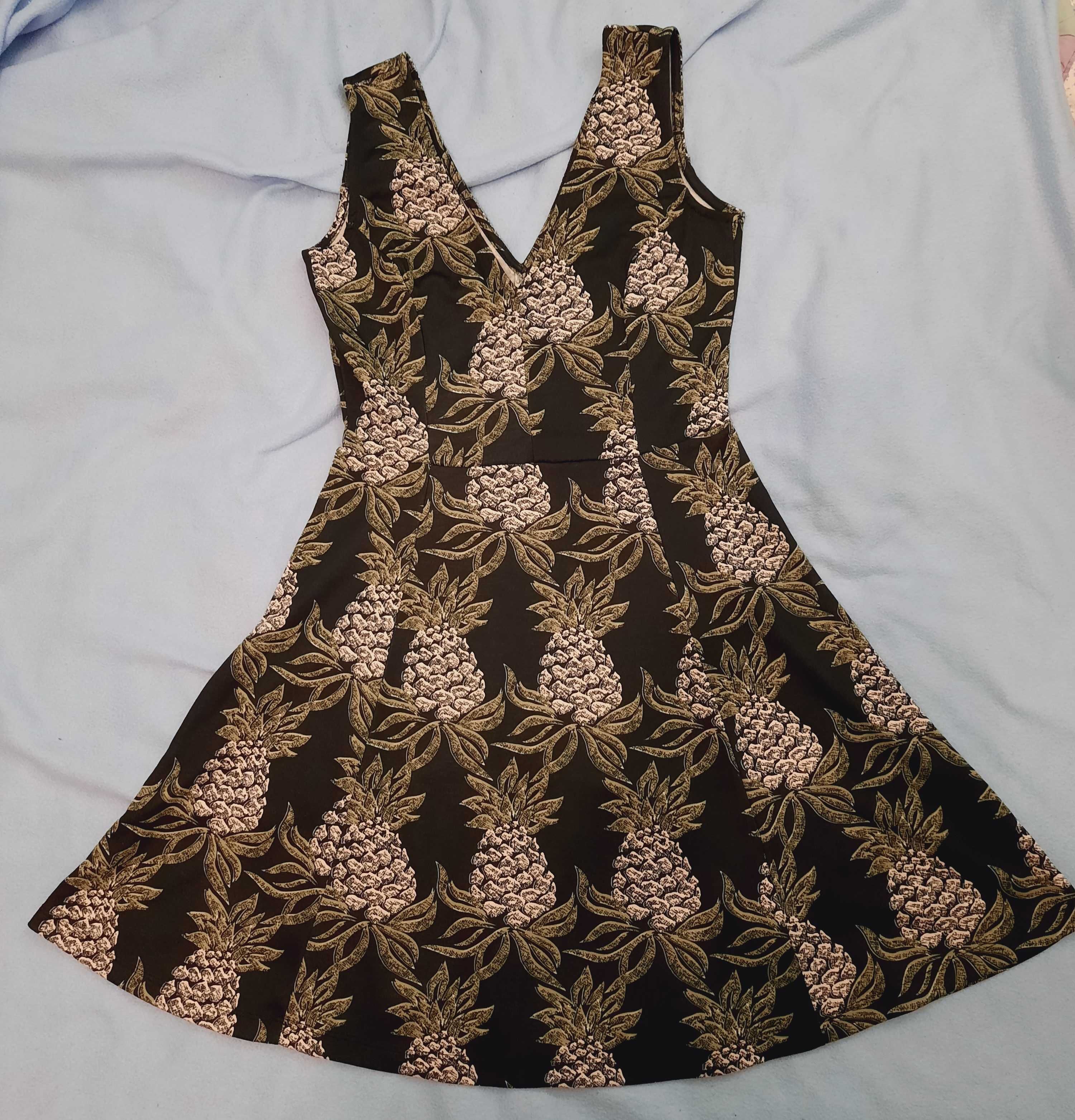 Sukienka z wyciętym dekoltem H&M