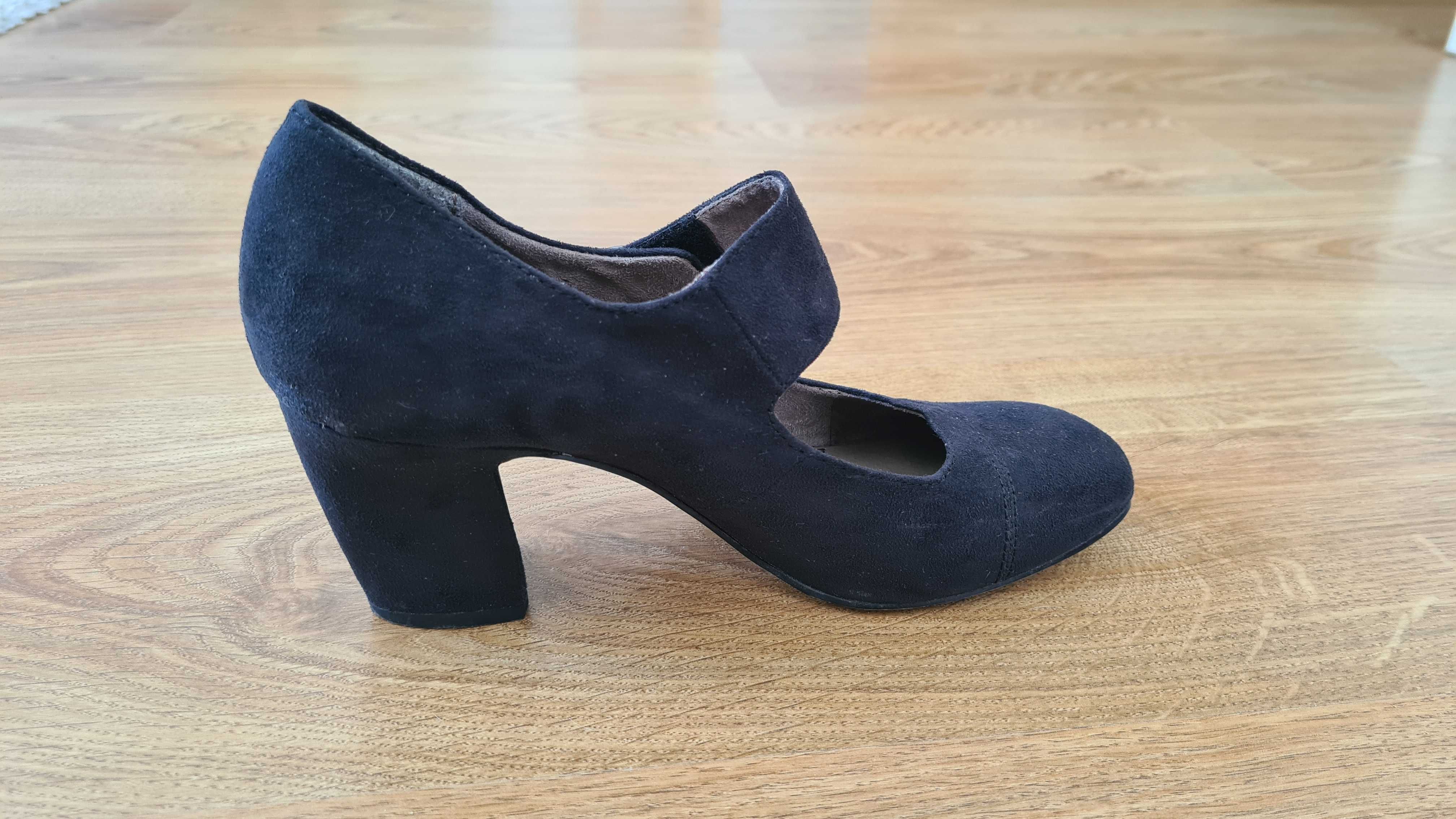Czarne buty na wysokim obcasie 39