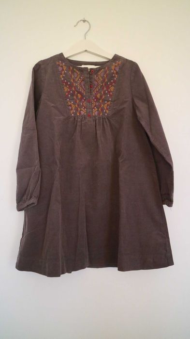 Vestido de bombazine com bordados