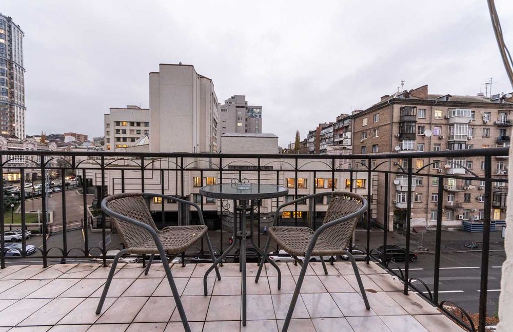 4к Жилянська 7, метро Олімпійська, Палац спорту