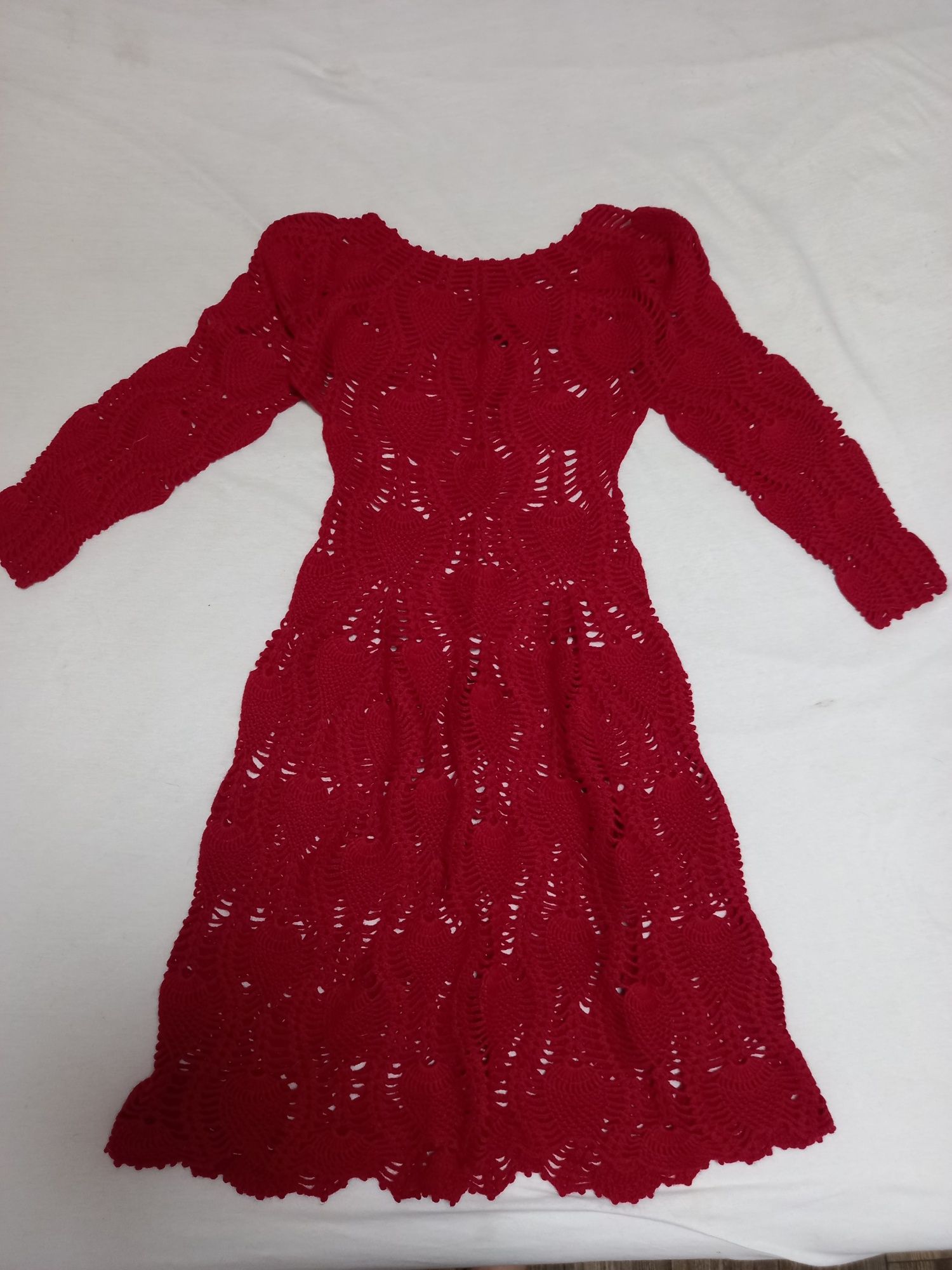 Червоне плаття, ручна робота